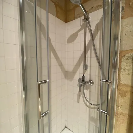 Escapade Aux Chartrons Bed & Breakfast