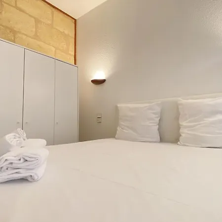 Escapade Aux Chartrons Bed & Breakfast