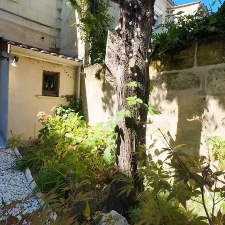 Escapade Aux Chartrons Bed & Breakfast