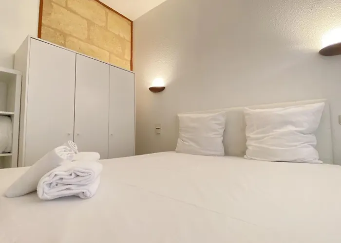 Escapade Aux Chartrons Bed & Breakfast